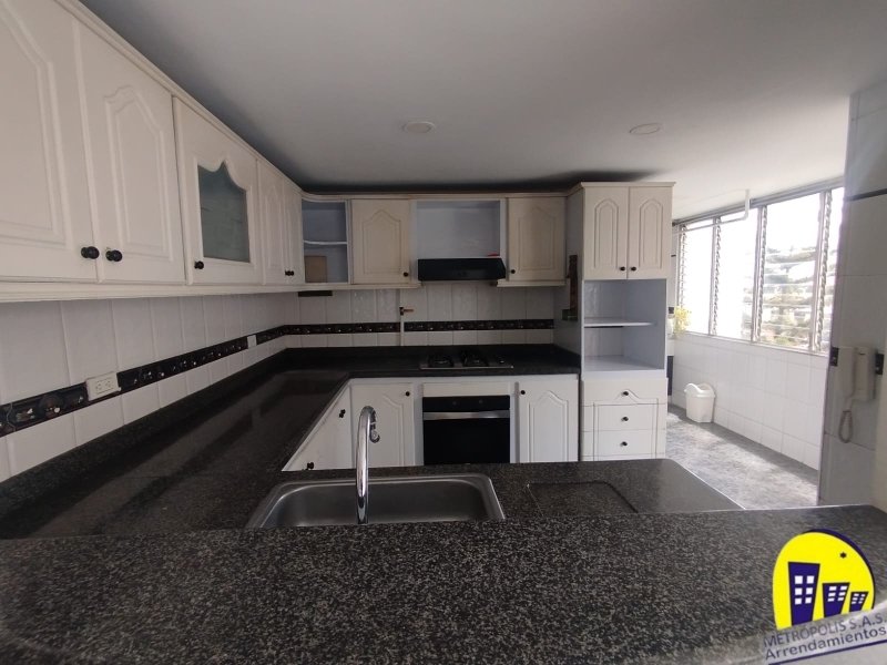 Apartamento en venta en Suramericana, Medellín · foto 3 de 21