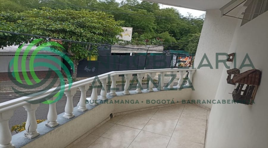 Casa de 6 alcobas en venta en Cabecera Del Llano, Bucaramanga, 235 m² · foto 2 de 20