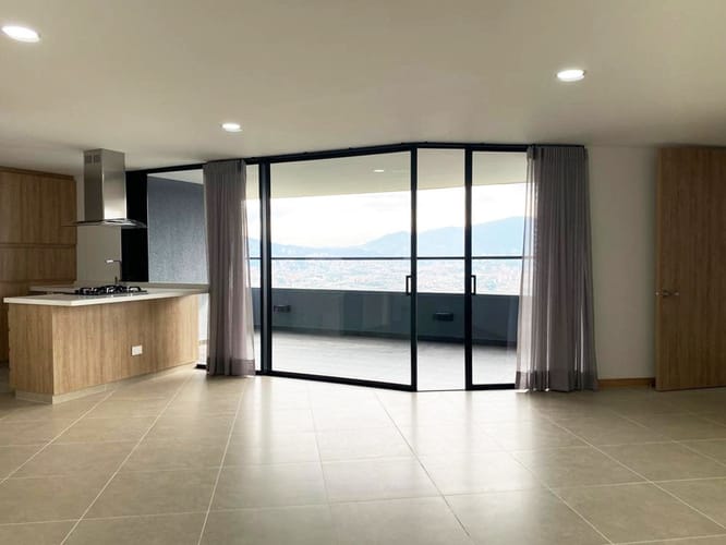 Apartamento de 3 alcobas en arriendo en El Poblado, Medellín, 111 m² · foto 2 de 18