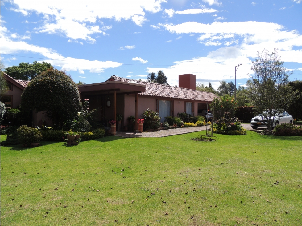 Casa en venta en Guaymaral, Bogotá · foto 2 de 24