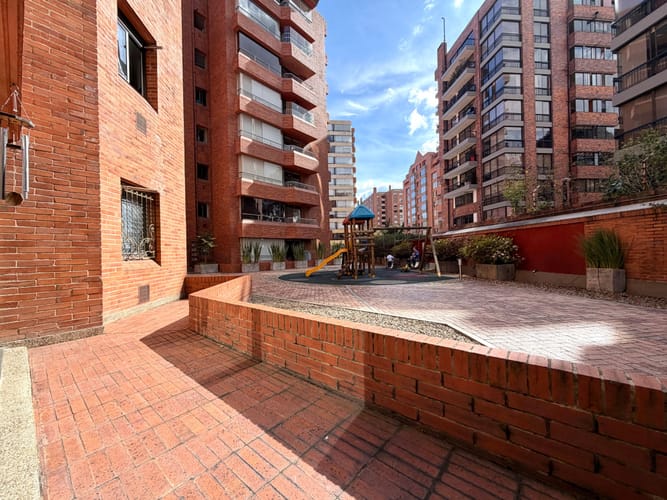 Apartamento de 2 alcobas en venta en Santa Paula, Bogotá, 95 m² · foto 4 de 17