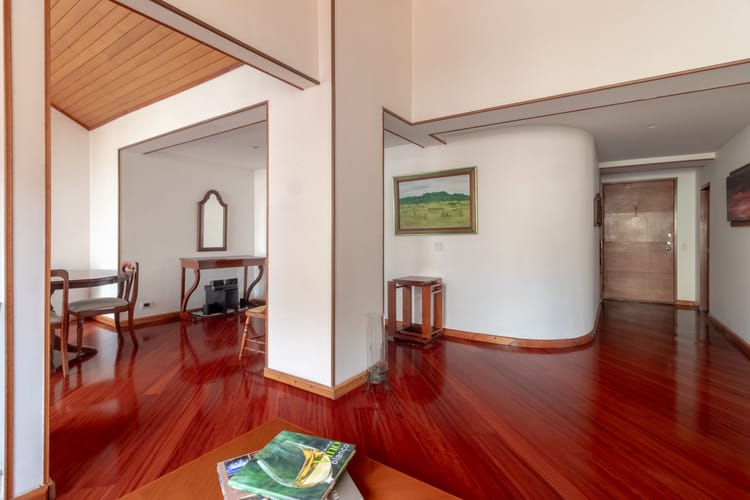 Apartamento de 4 alcobas en venta en Los Rosales, Bogotá, 195 m² · foto 6 de 20