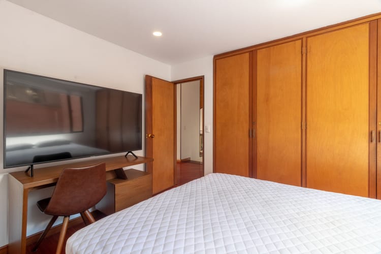 Apartamento de 4 alcobas en venta en Los Rosales, Bogotá, 195 m² · foto 16 de 20