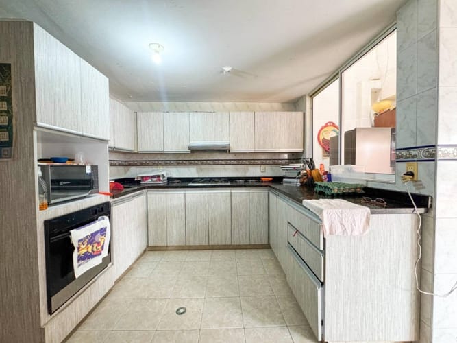 Casa de 6 alcobas en venta en La Floresta, Bucaramanga, 320 m² · foto 9 de 22