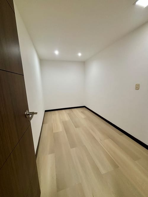 Apartamento de 4 alcobas en venta en Loma De San Jose, Sabaneta, 95 m² · foto 10 de 11
