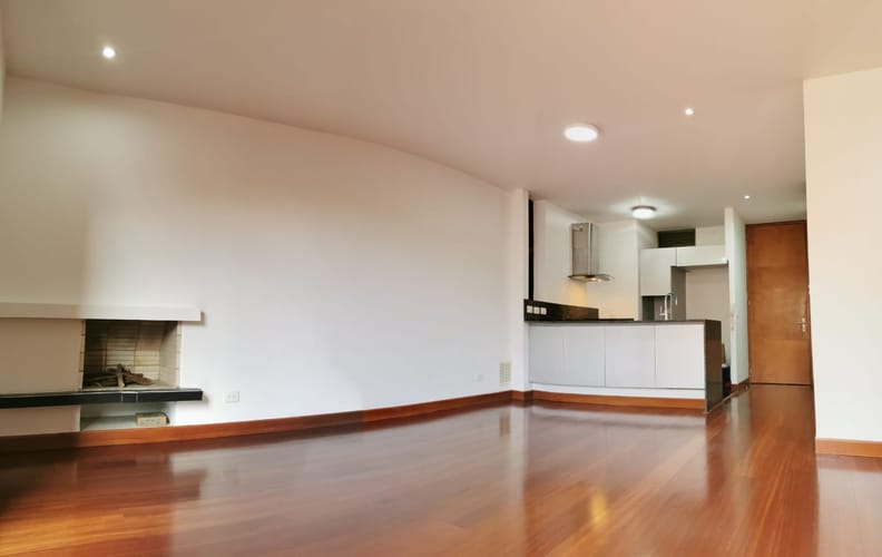 Apartamento de 2 alcobas en venta en Chicó Navarra, Bogotá, 76 m² · foto 2 de 18