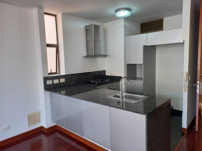 Apartamento de 2 alcobas en venta en Chicó Navarra, Bogotá, 76 m² · foto 5 de 18