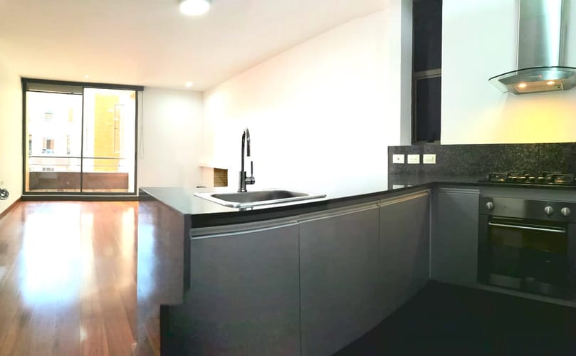 Apartamento de 2 alcobas en venta en Chicó Navarra, Bogotá, 76 m² · foto 6 de 18