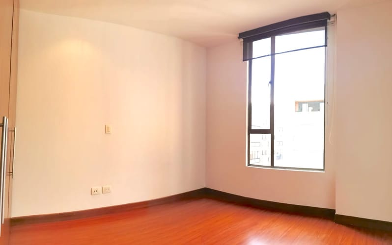 Apartamento de 2 alcobas en venta en Chicó Navarra, Bogotá, 76 m² · foto 10 de 18