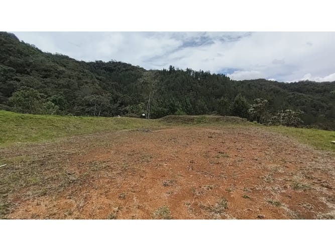 Lote en venta en El Tambo, La Ceja, 2501 m² · foto 2 de 12