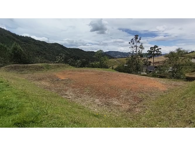 Lote en venta en El Tambo, La Ceja, 2501 m² · foto 3 de 12