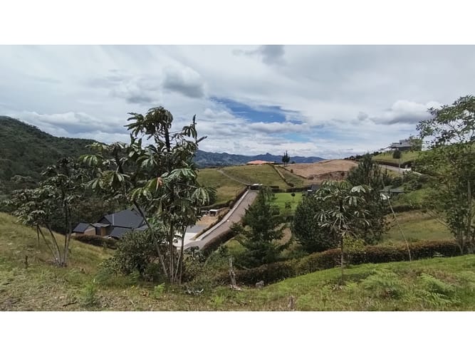 Lote en venta en El Tambo, La Ceja, 2501 m² · foto 6 de 12