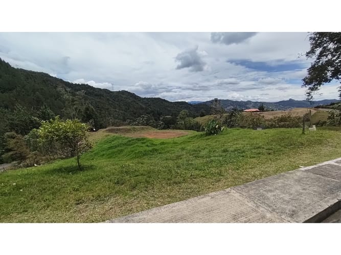 Lote en venta en El Tambo, La Ceja, 2501 m² · foto 8 de 12