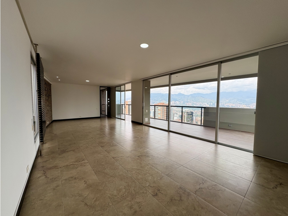 Apartamento en arriendo en El Poblado, Medellín · foto 2 de 24