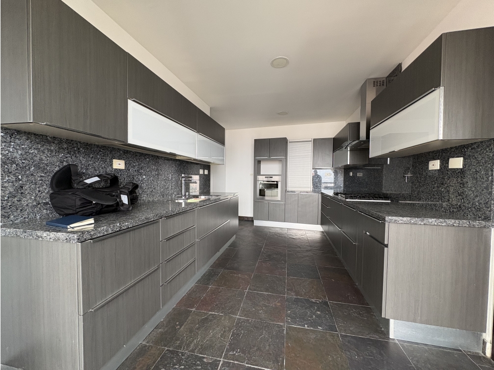 Apartamento en arriendo en El Poblado, Medellín · foto 4 de 24