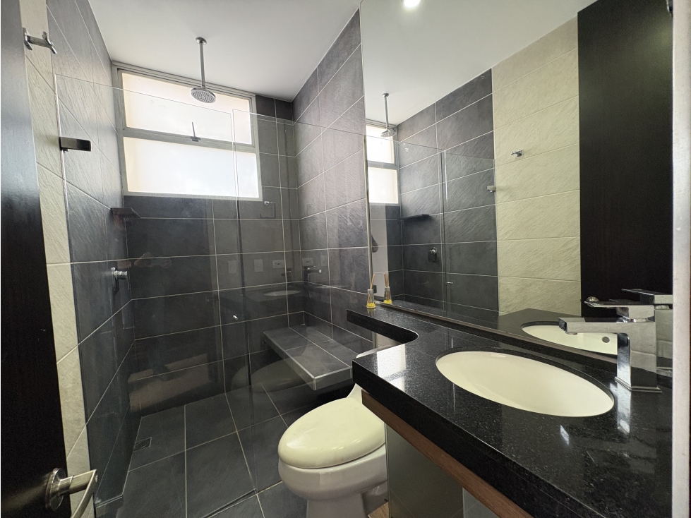 Apartamento en arriendo en El Poblado, Medellín · foto 8 de 24