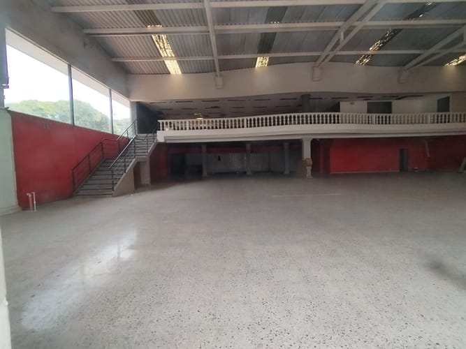 Local en arriendo en Prados Del Norte, Cali, 1023 m² · foto 2 de 13