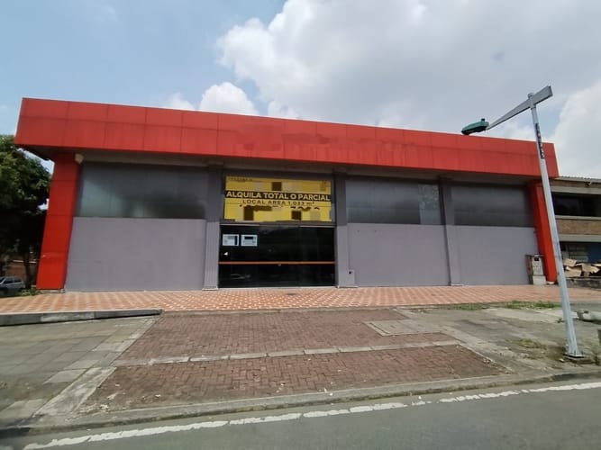 Local en arriendo en Prados Del Norte, Cali, 1023 m² · foto 3 de 13