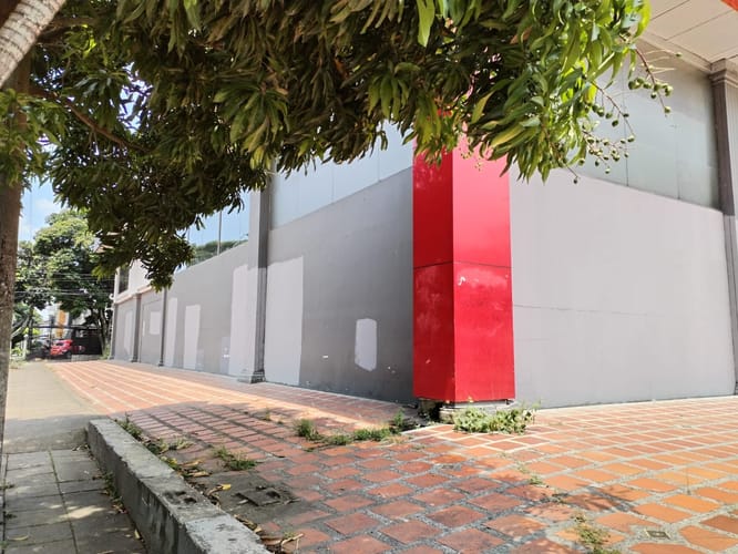 Local en arriendo en Prados Del Norte, Cali, 1023 m² · foto 8 de 13