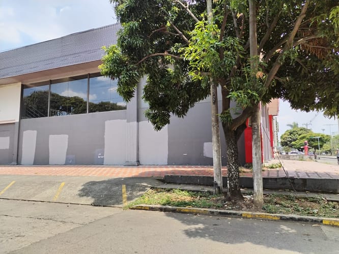 Local en arriendo en Prados Del Norte, Cali, 1023 m² · foto 6 de 13