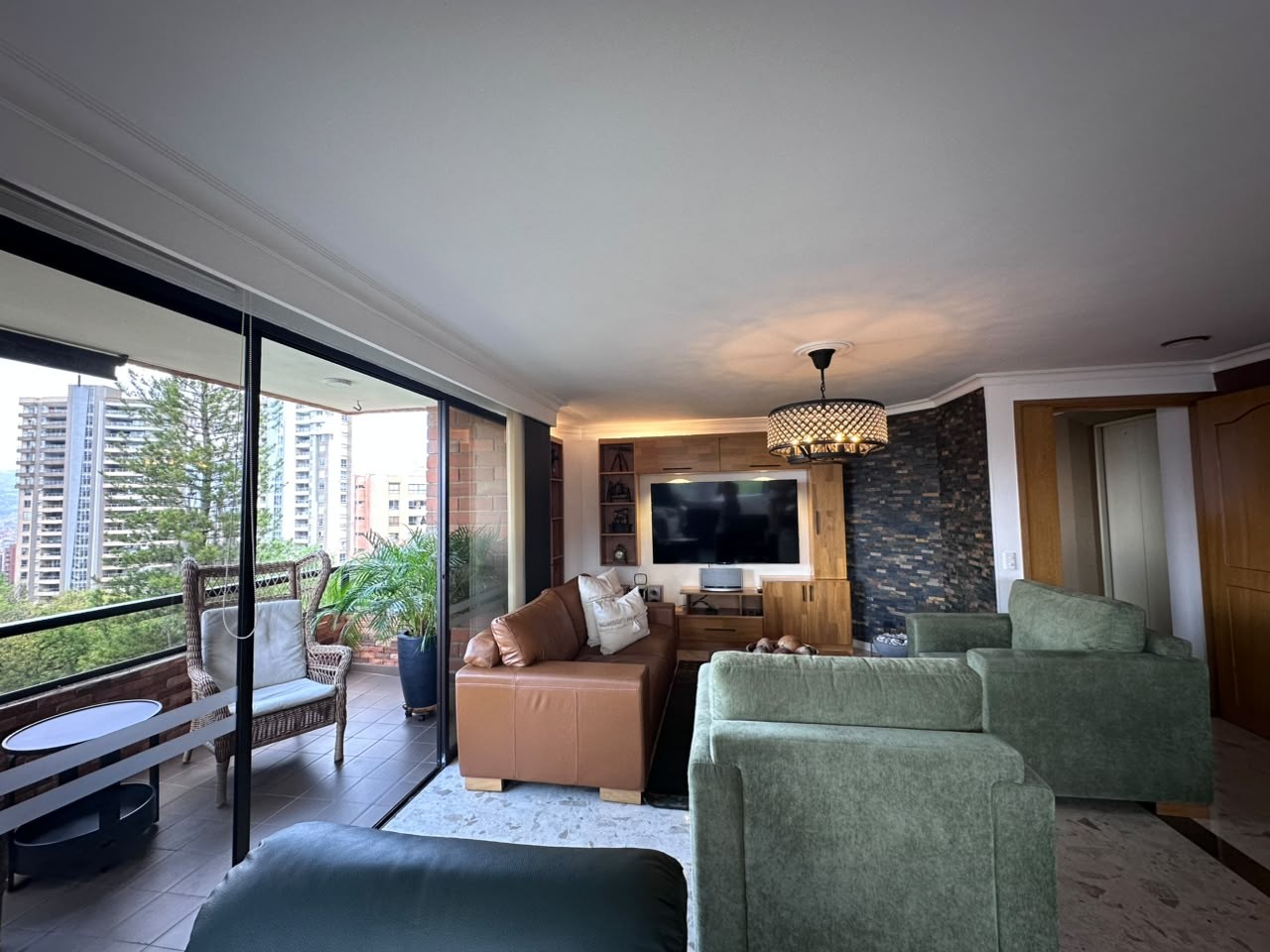 Apartamento en venta en El Poblado, Medellín · foto 2 de 19