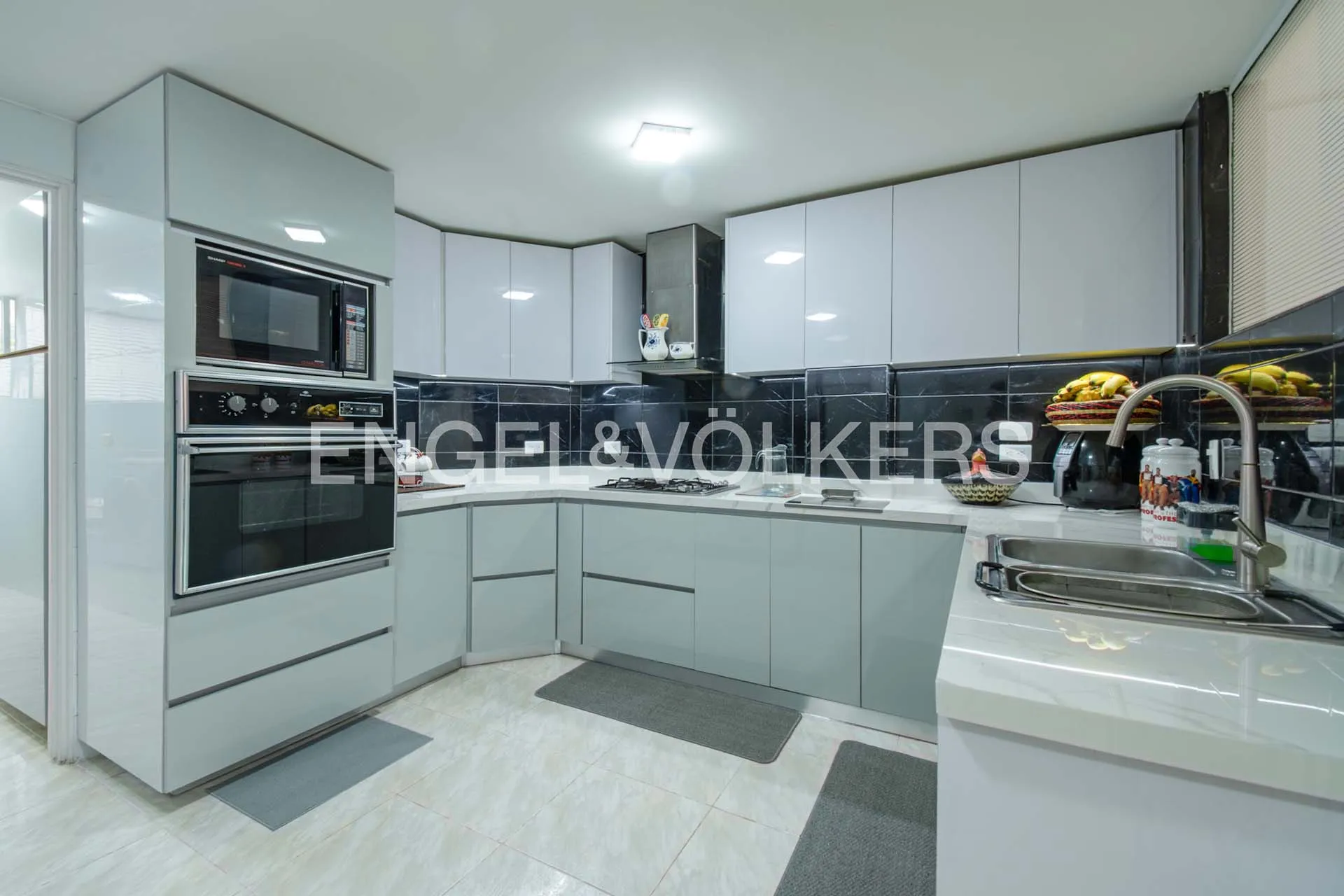 Apartamento en venta en Los Rosales, Bogotá · foto 8 de 19