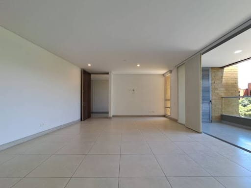 Apartamento de 3 alcobas en arriendo en Castropol, Medellín, 154 m² · foto 3 de 24