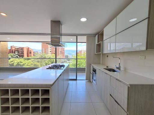 Apartamento de 3 alcobas en arriendo en Castropol, Medellín, 154 m² · foto 5 de 24