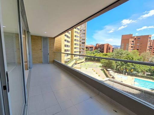 Apartamento de 3 alcobas en arriendo en Castropol, Medellín, 154 m² · foto 8 de 24