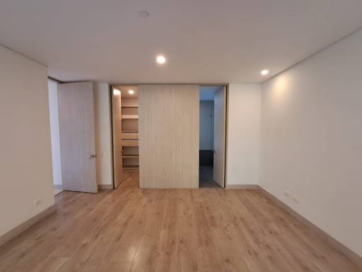 Apartamento de 3 alcobas en arriendo en Castropol, Medellín, 154 m² · foto 9 de 24