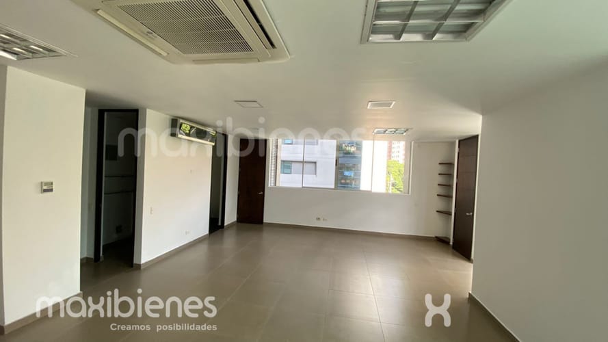 Oficina en arriendo en Los Balsos, Medellín, 52 m² · foto 2 de 8