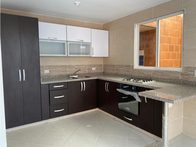 Casa de 5 alcobas en venta en El Castillo, Jamundí, 224 m² · foto 2 de 12