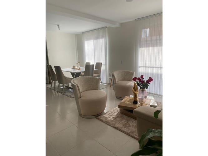 Casa de 5 alcobas en venta en El Castillo, Jamundí, 224 m² · foto 3 de 12
