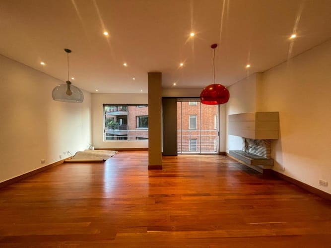 Apartamento de 2 alcobas en venta en Chico, Bogotá, 121 m² · foto 2 de 18