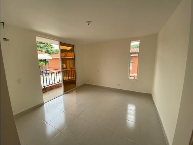 Casa de 5 alcobas en venta en El Castillo, Jamundí, 224 m² · foto 10 de 12