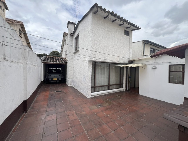 Casa en venta en Pontevedra, Bogotá · foto 2 de 24