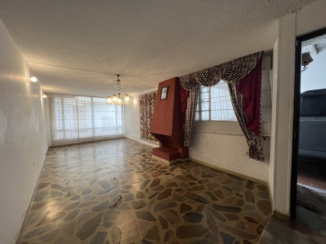 Casa en venta en Pontevedra, Bogotá · foto 4 de 24