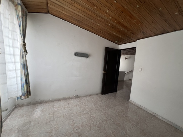 Casa en venta en Pontevedra, Bogotá · foto 8 de 24