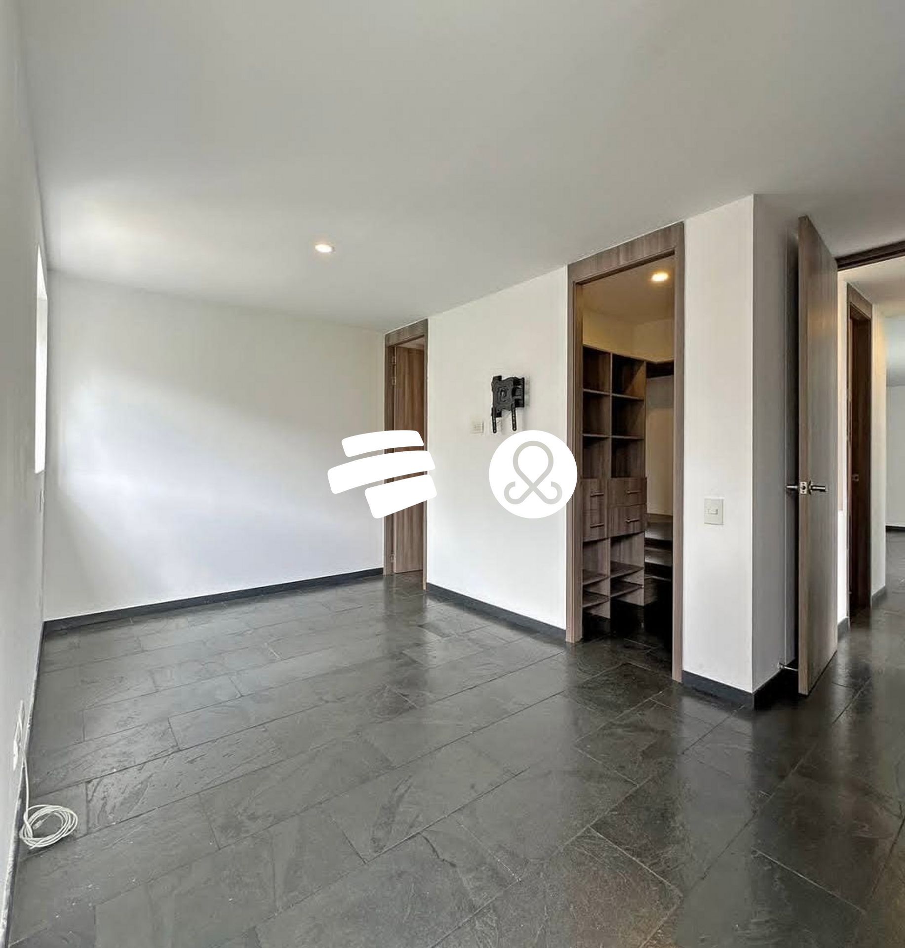 Apartamento en venta en Zona Centro, Envigado · foto 2 de 12