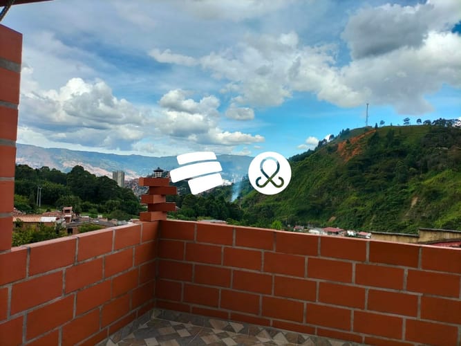 Casa de 4 alcobas en venta en Cabecera Urbana San Cristobal, Medellín, 166 m² · foto 2 de 14