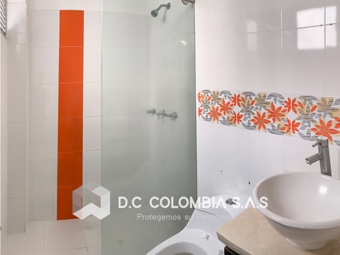 Casa de 3 alcobas en venta en Cr. Los Geranios, Armenia, 114 m² · foto 2 de 12