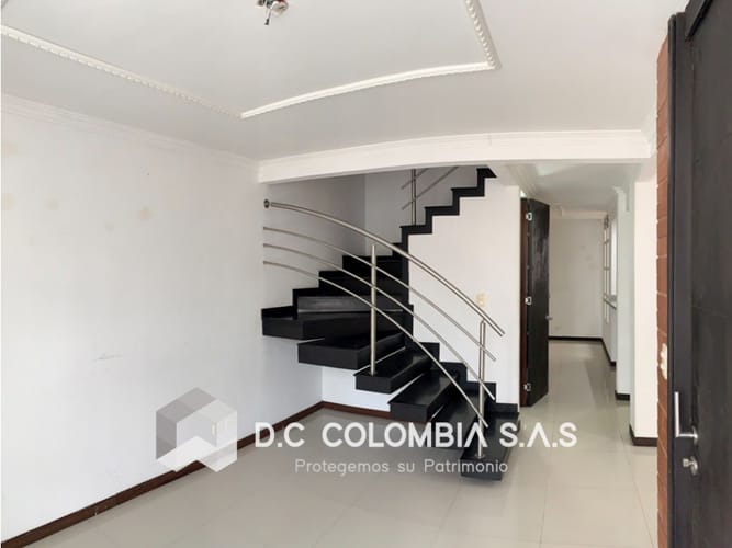 Casa de 3 alcobas en venta en Cr. Los Geranios, Armenia, 114 m² · foto 3 de 12