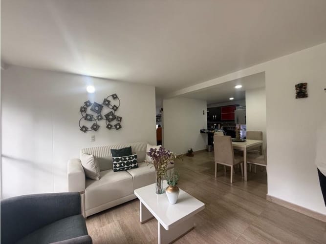 Apartamento en venta en Loma De Los Bernal, Medellín · foto 4 de 11