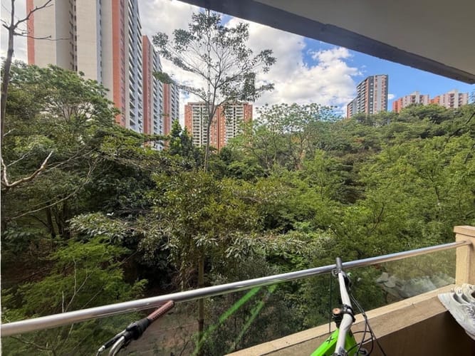 Apartamento en venta en Loma De Los Bernal, Medellín · foto 5 de 11
