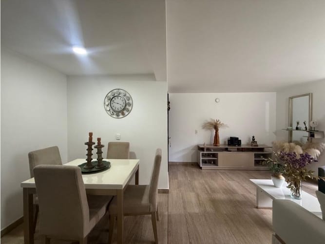 Apartamento en venta en Loma De Los Bernal, Medellín · foto 6 de 11