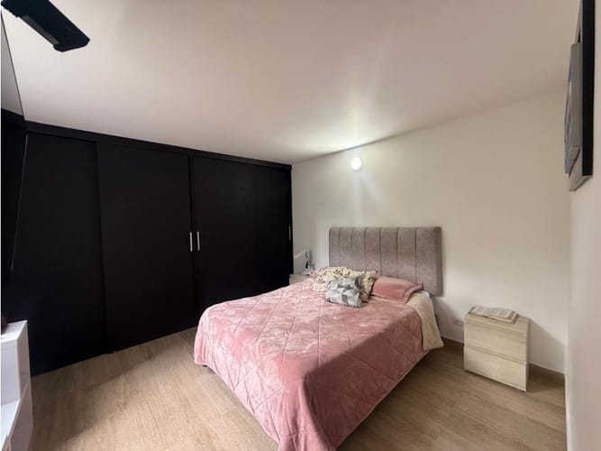 Apartamento en venta en Loma De Los Bernal, Medellín · foto 8 de 11