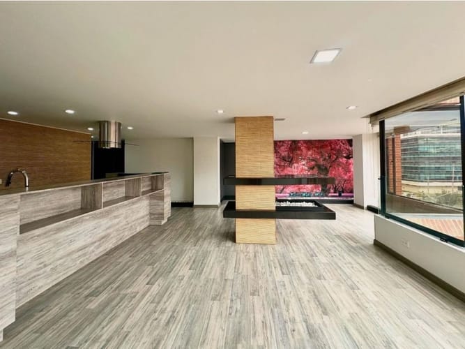 Apartamento de 3 alcobas en venta en Santa Barbara Occidental, Bogotá, 158 m² · foto 3 de 22