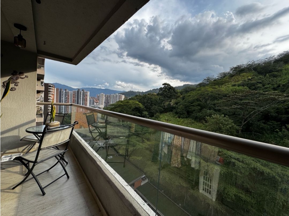 Apartamento en venta en Loma De Los Bernal, Medellín · foto 4 de 13