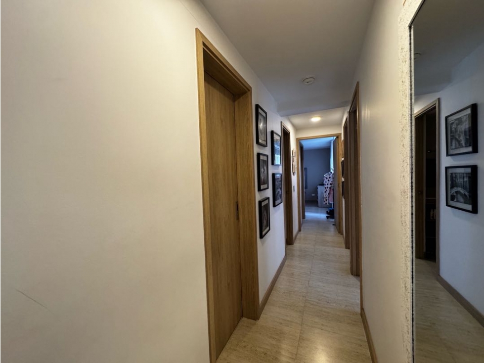 Apartamento en venta en Loma De Los Bernal, Medellín · foto 5 de 13