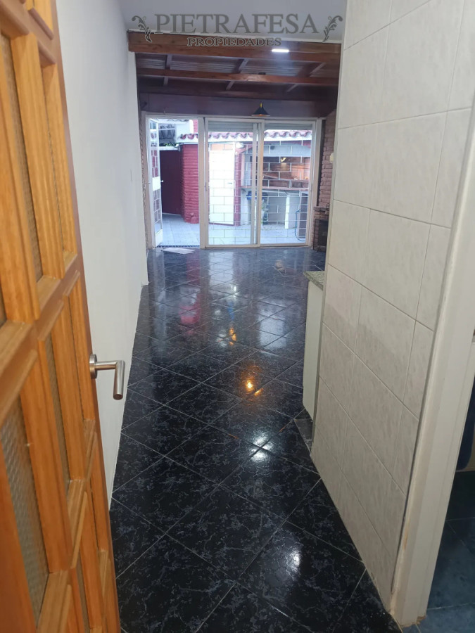 Casa en alquiler, 2 dormitorios, 2 baños, patio con parrillero, cochera. Brazo Oriental. · Foto 11